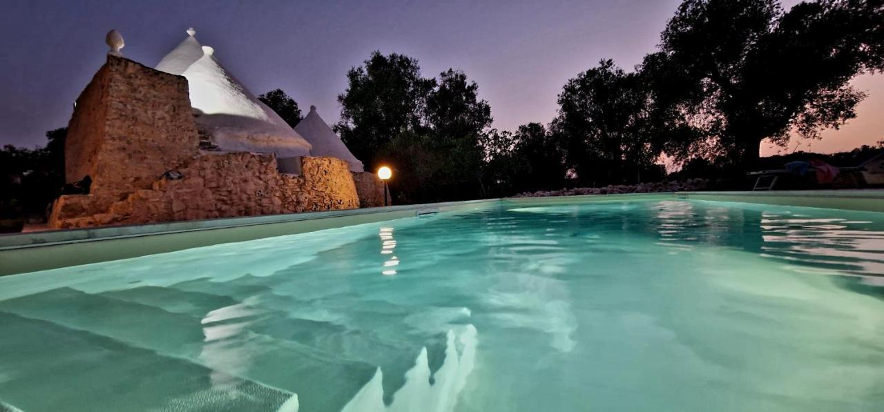 Appartamento Trullo Tarantini con piscina privata Latiano Esterno foto