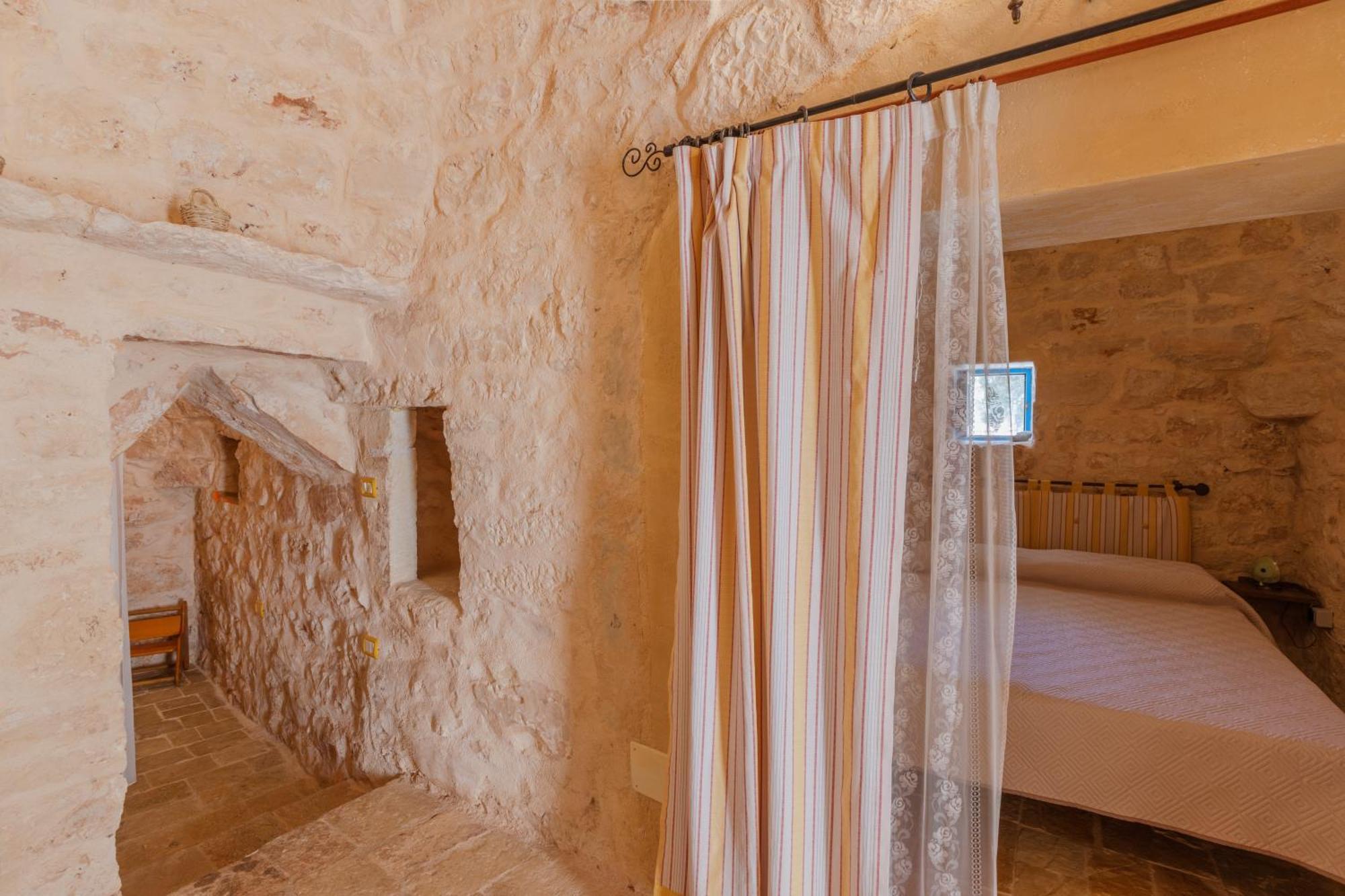Appartamento Trullo Tarantini con piscina privata Latiano Esterno foto