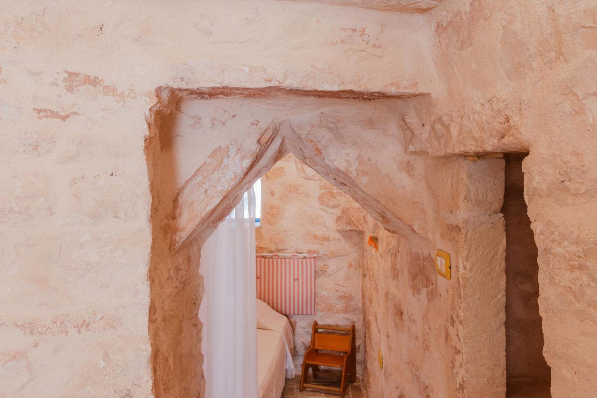 Appartamento Trullo Tarantini con piscina privata Latiano Esterno foto