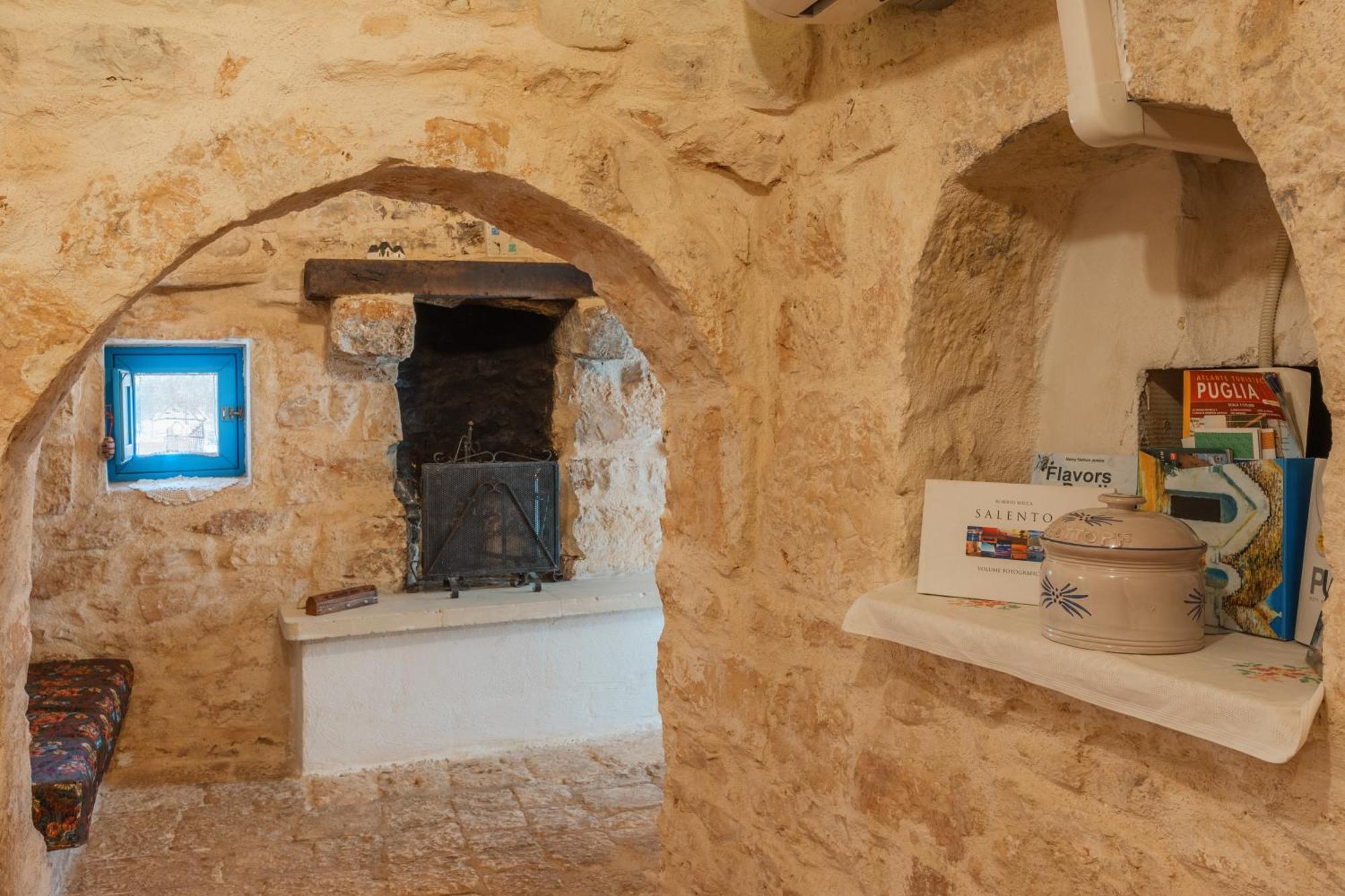 Appartamento Trullo Tarantini con piscina privata Latiano Esterno foto