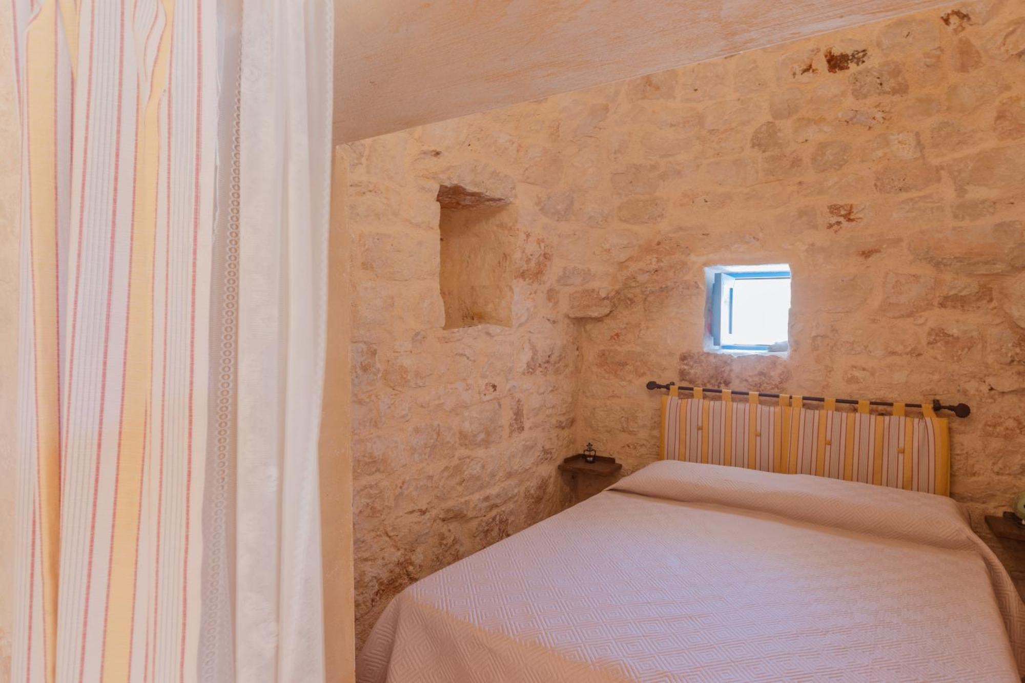 Appartamento Trullo Tarantini con piscina privata Latiano Esterno foto
