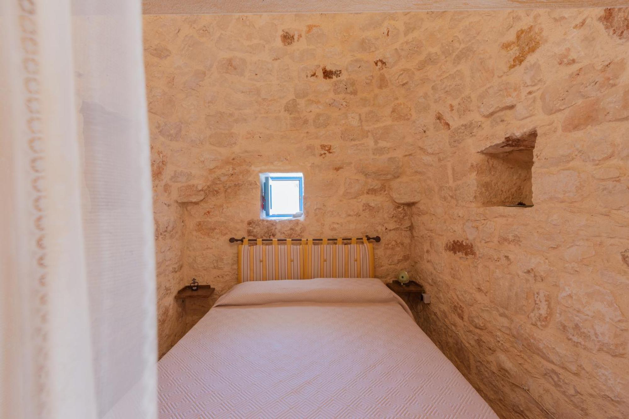 Appartamento Trullo Tarantini con piscina privata Latiano Esterno foto