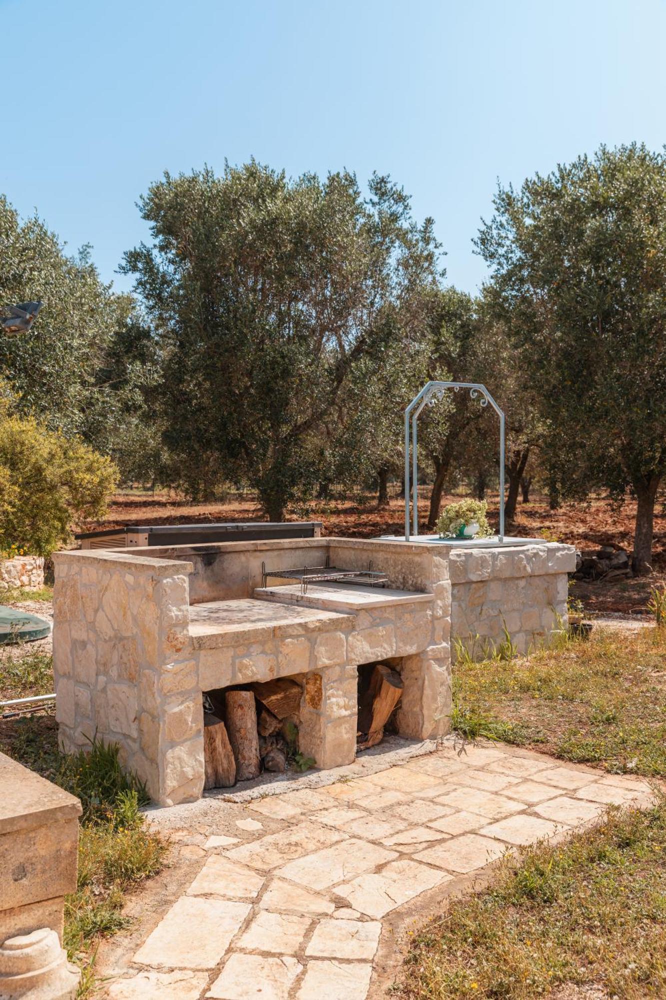 Appartamento Trullo Tarantini con piscina privata Latiano Esterno foto