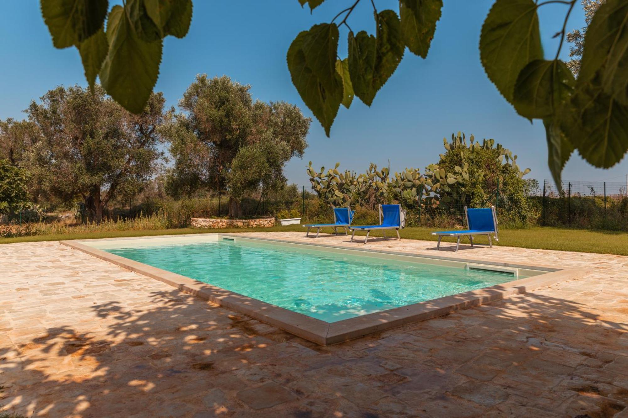 Appartamento Trullo Tarantini con piscina privata Latiano Esterno foto
