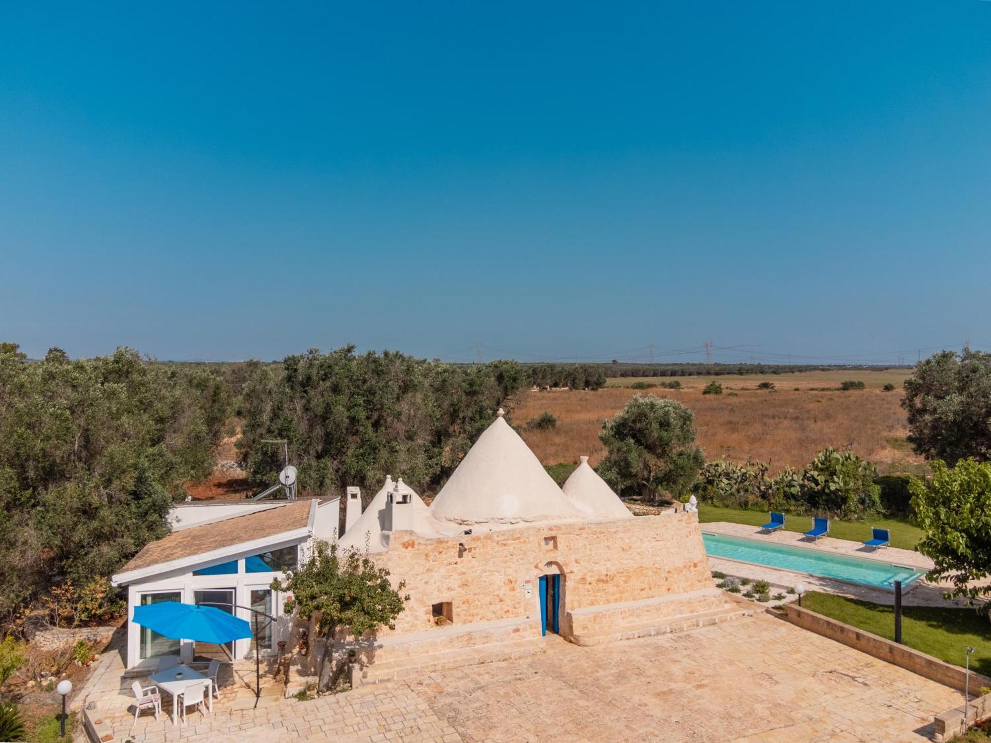 Appartamento Trullo Tarantini con piscina privata Latiano Esterno foto